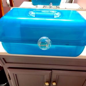 Vintage Blue Caboodle